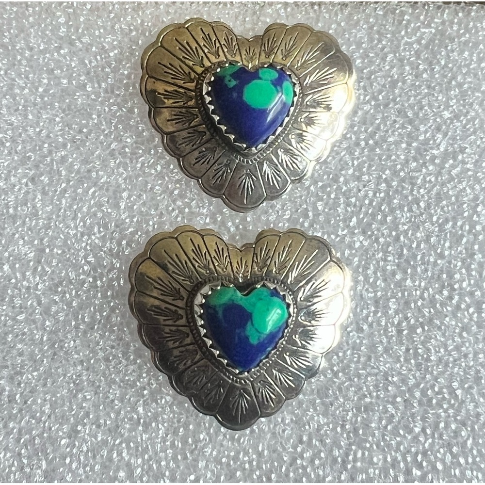 Vintage Southwestern sterling silver heart earrings. - Picture 6 of 11